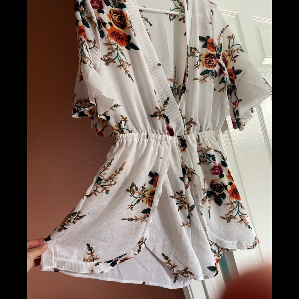 Cute Romper - Picture 2 of 5